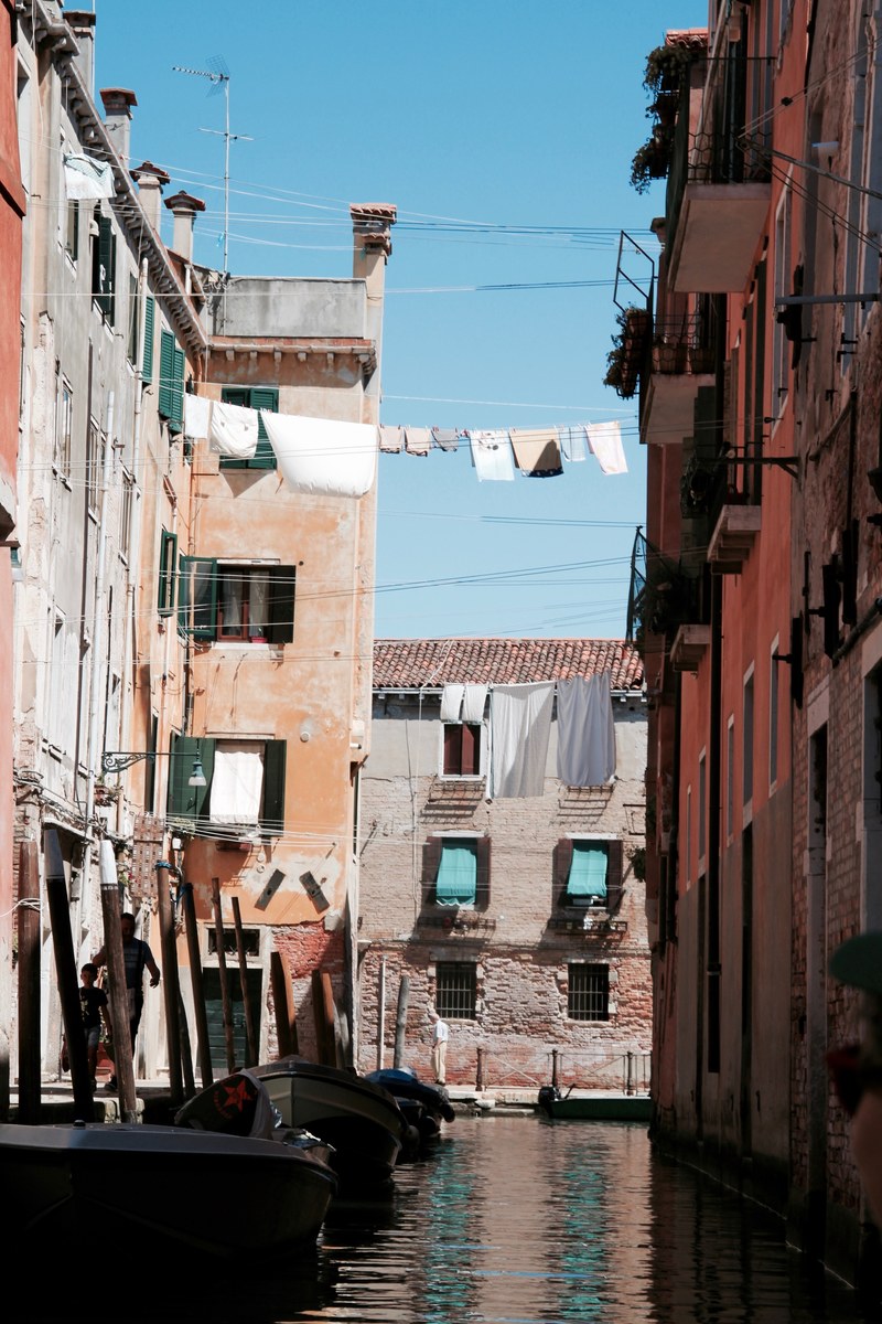 laundry in venice 4k
