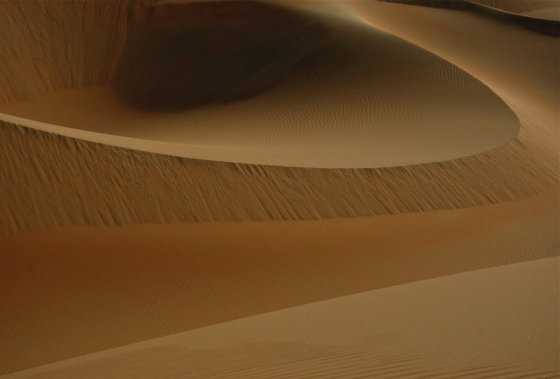 artistic sand dunes in the desert of united arab emirates, artsy sand dunes 4k