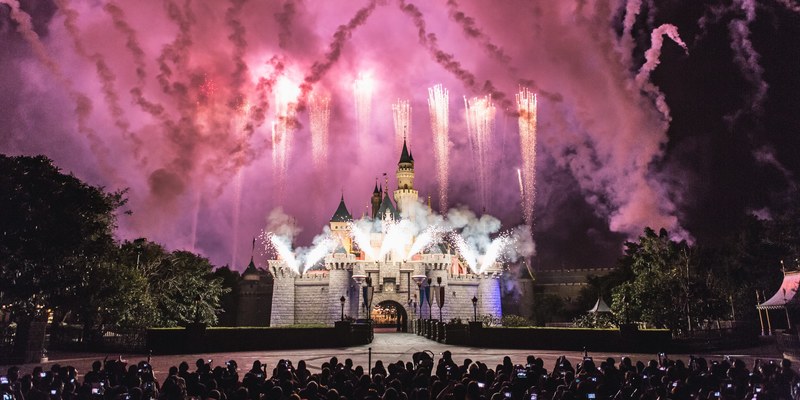 firework disneyland crowd and castle 4k