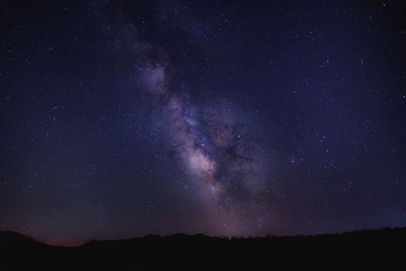 the milky way above the silhouette of hills as seen in frisco, _finding new ways 4k