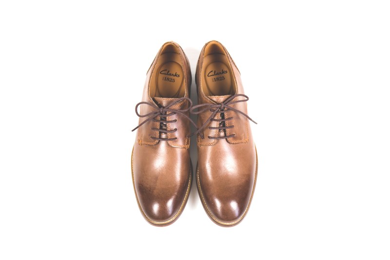 man lace smart and shoe 4k