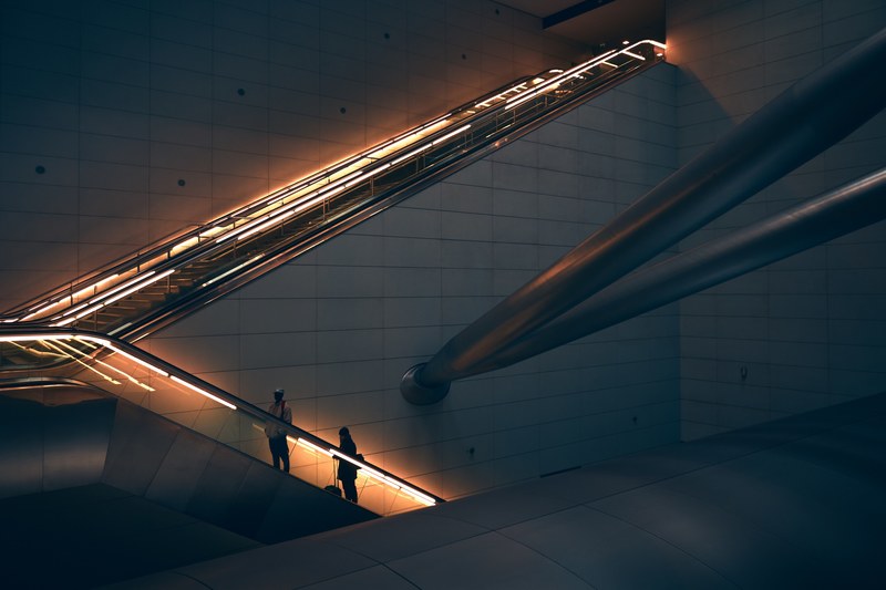 dark escalator lights and illuminated 4k