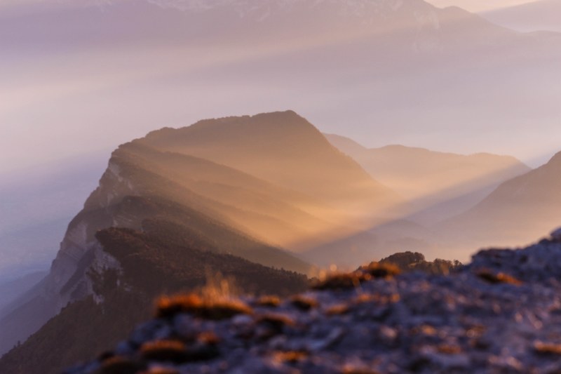 faint rays of light falling on a table top mountain during sunrise, sunrise over a flat mountain 4k