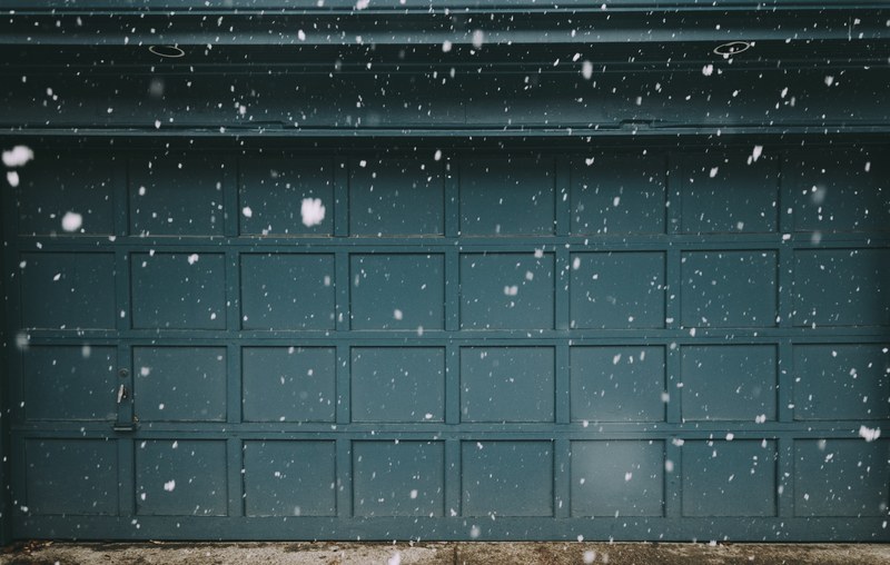 blizzard dark house and snowflake 4k