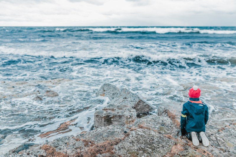 child kid childhood and kneeling 4k