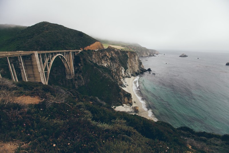 bixby creek bridge in big sur overlooking the ocean and sandy beaches, beachside bridge 4k