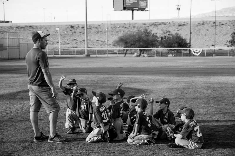 little league team baseball and coach 4k