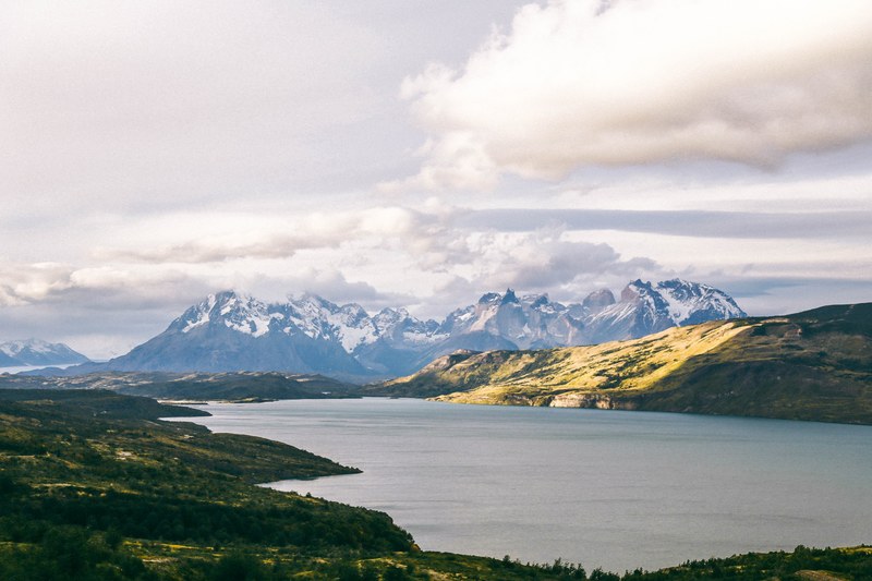 tall mountains towering over del toro lake, mountains by a large lake 4k
