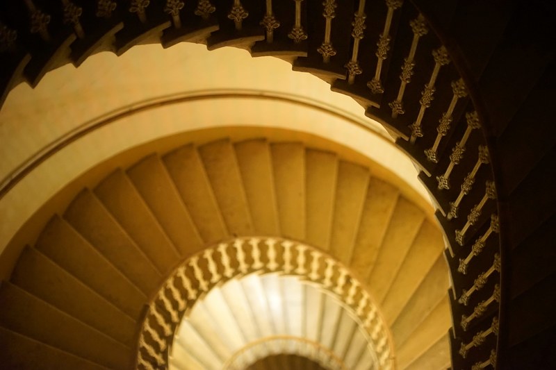 stair night vienna and bokeh 4k