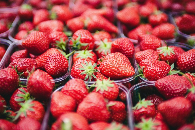 crates of fresh juicy strawberries at a fruit stand, fresh strawberries 4k