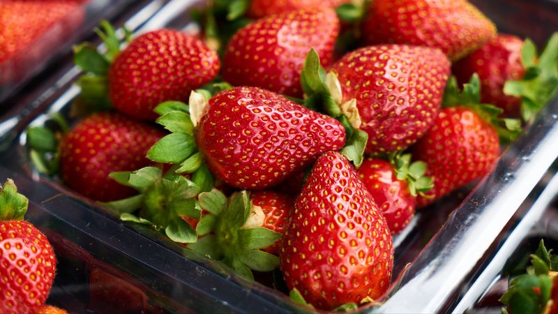 strawberries, berries, ripe, juicy, red, 4k