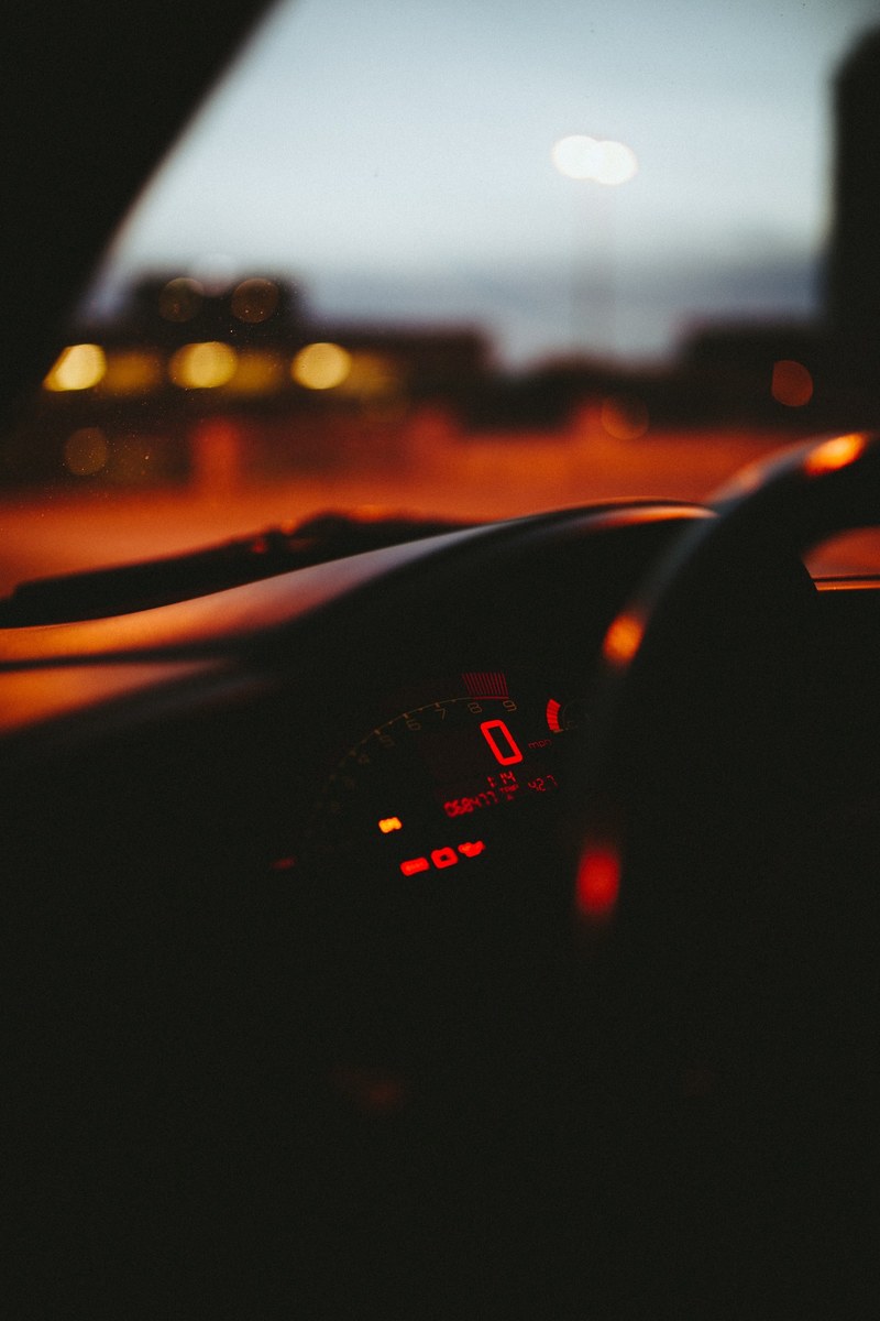 the dashboard display inside of a car at night, _car dashboard display 4k