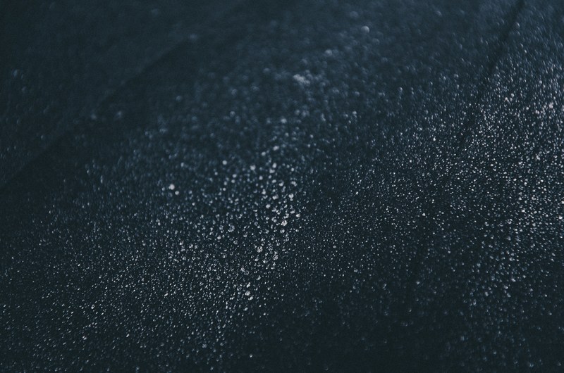 wet umbrella black and droplet 4k