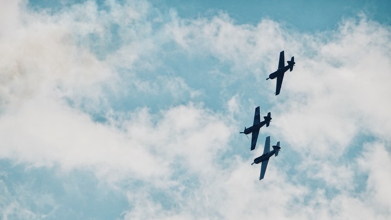 airshow sky and plane 4k