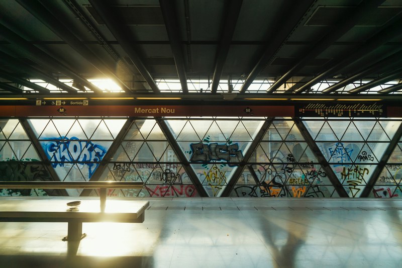 sunday morning mercat nou metro station barcelona 4k