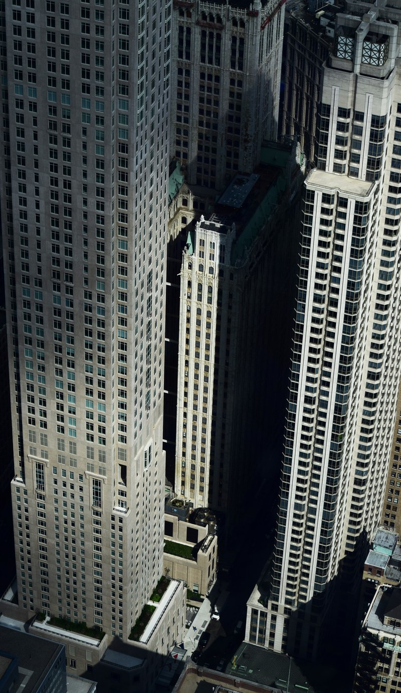 sunlight on the facades of tall skyscrapers, sunlit skyscraper facades 4k