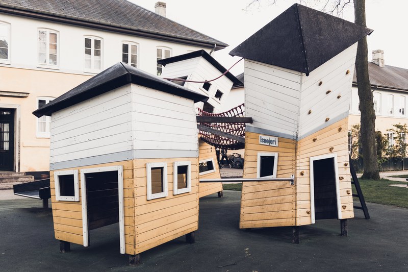 distorted playground 4k