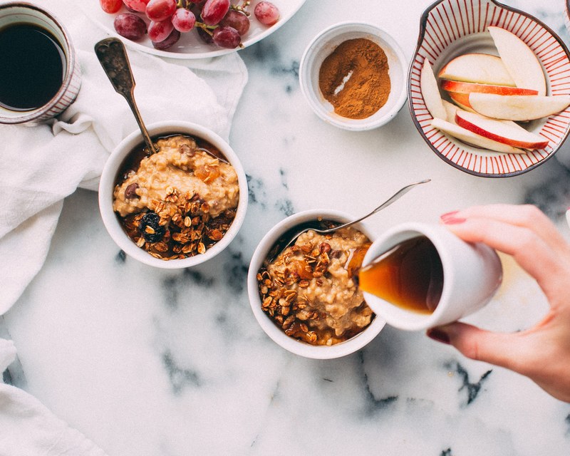 breakfast coffee cinnamon and granola 4k