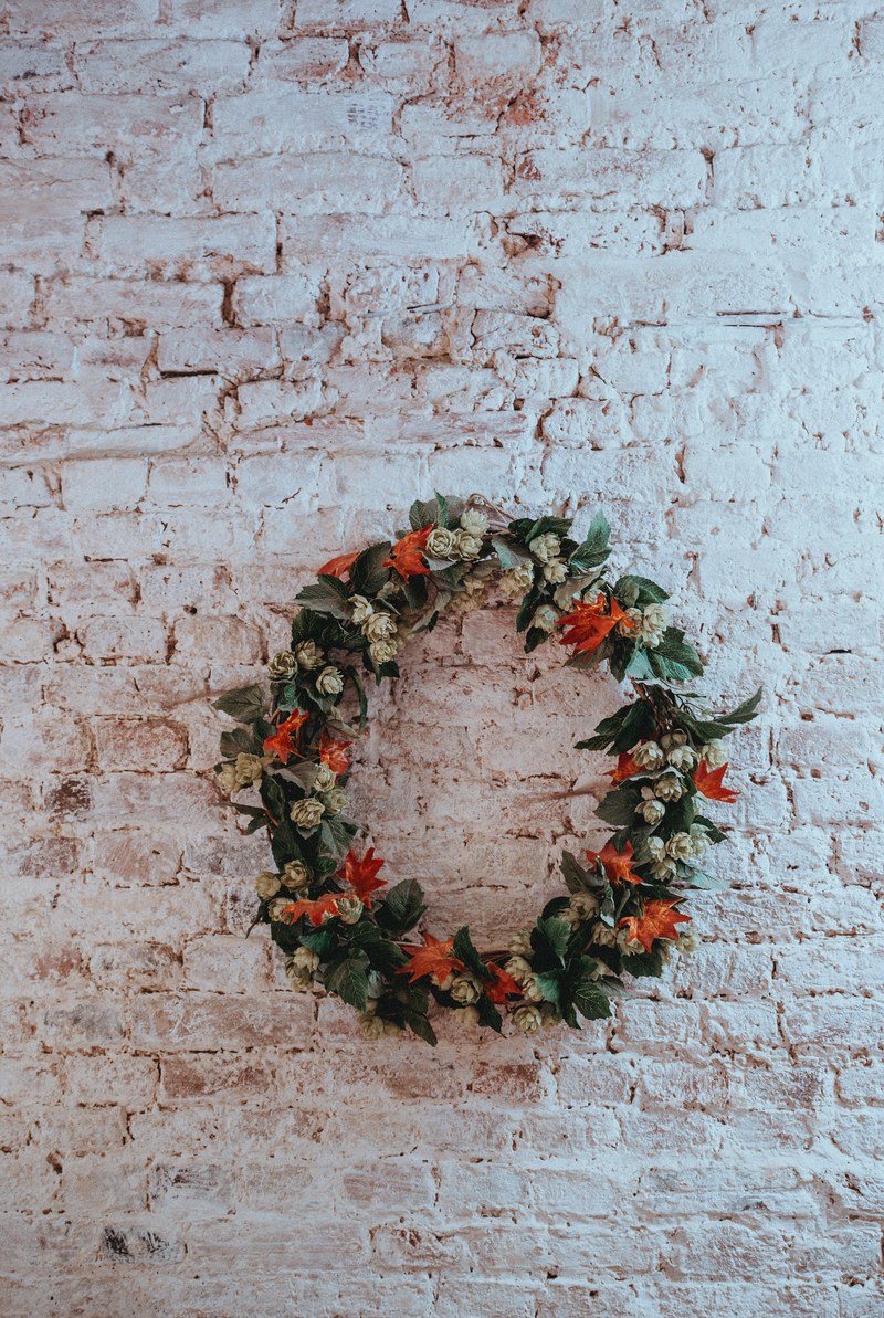 wreath on distressed brick wall 4k