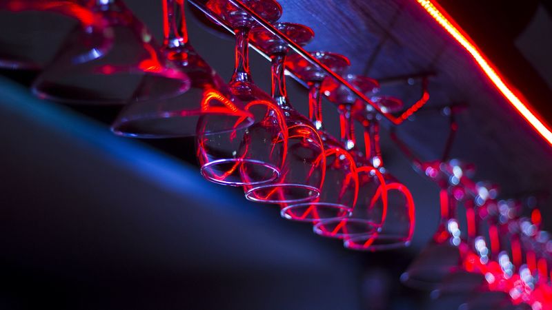 wine glasses, lighting, holder, 4k