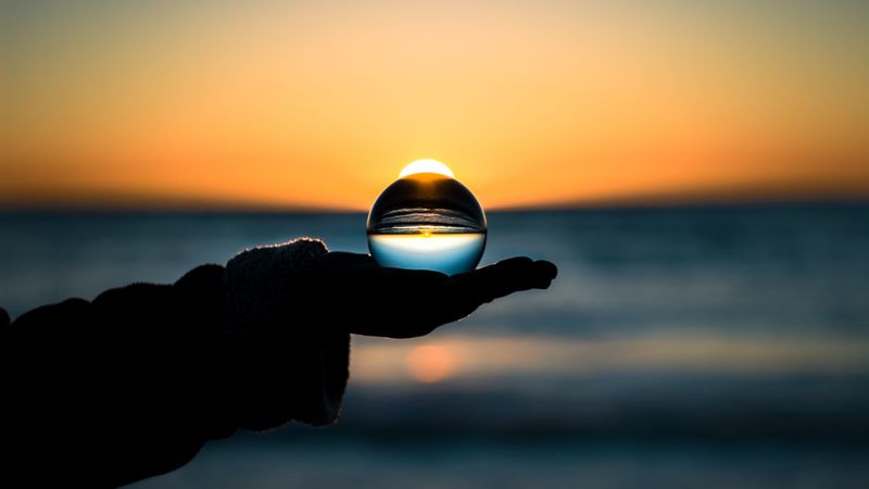 ball, hand, horizon, glass, 4k
