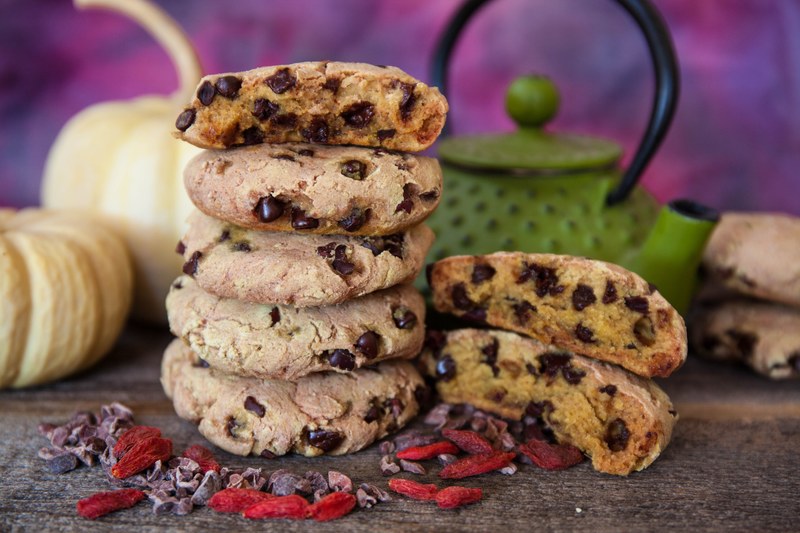 salted maca caramel chocolate chip cookies 4k