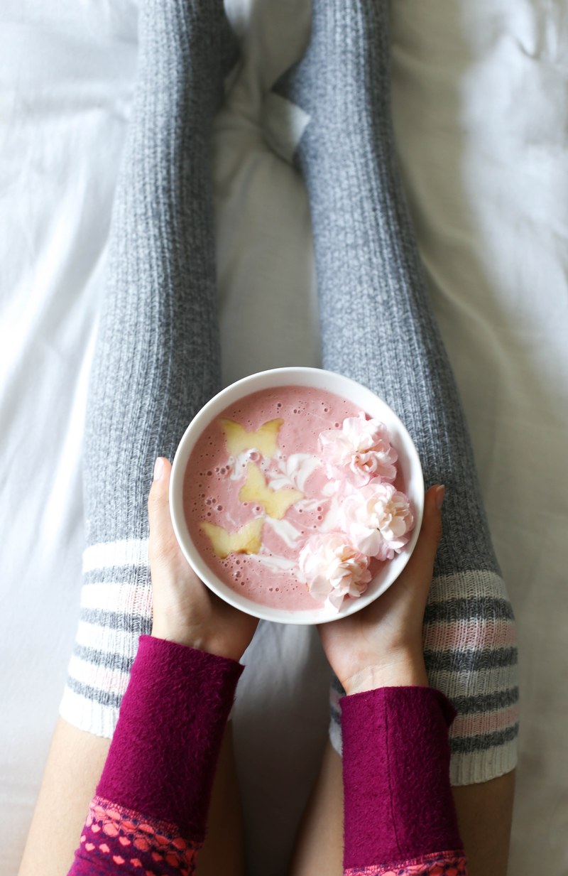 strawberry smoothie bowl in bed 4k