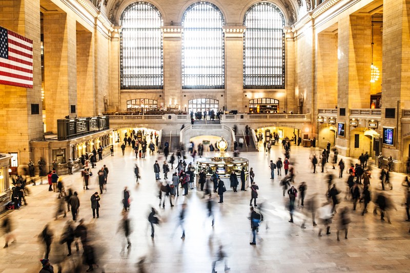 foot traffic moving quickly around grand central train station in new york city, rush hour in grand central 4k