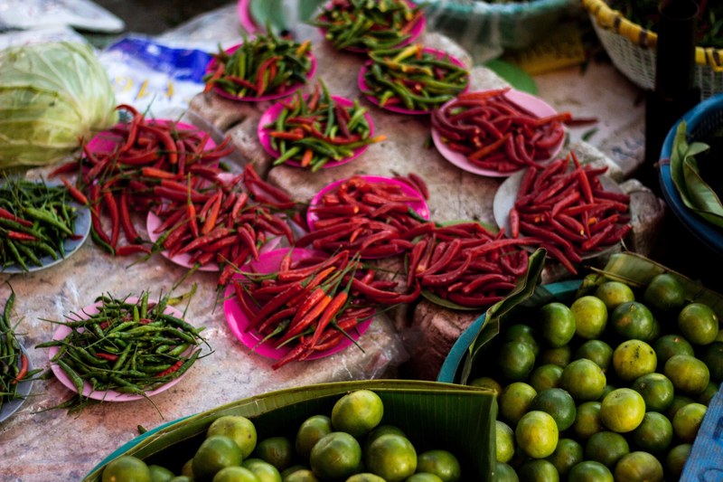 plates of red and green spicy chili peppers at a vegetable stand, spicy peppers 4k