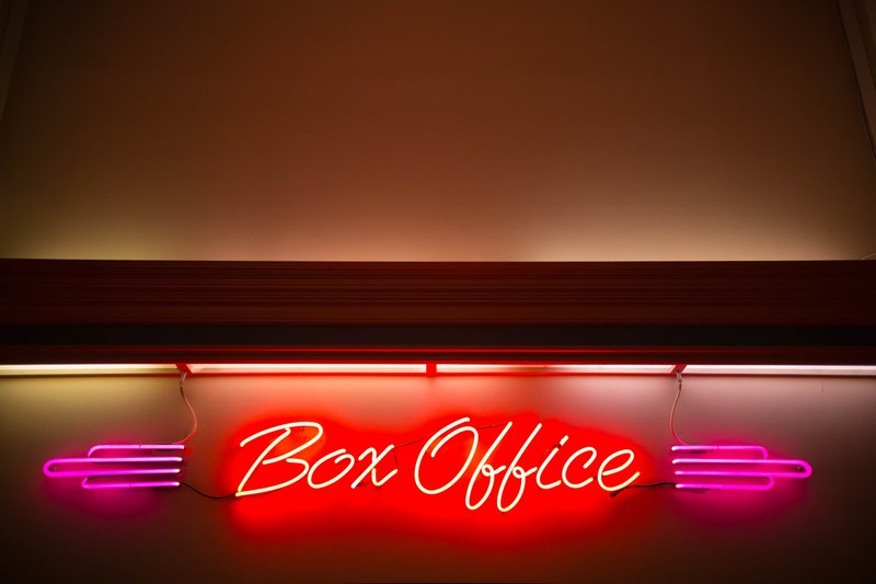 lights neon theater and theatre 4k