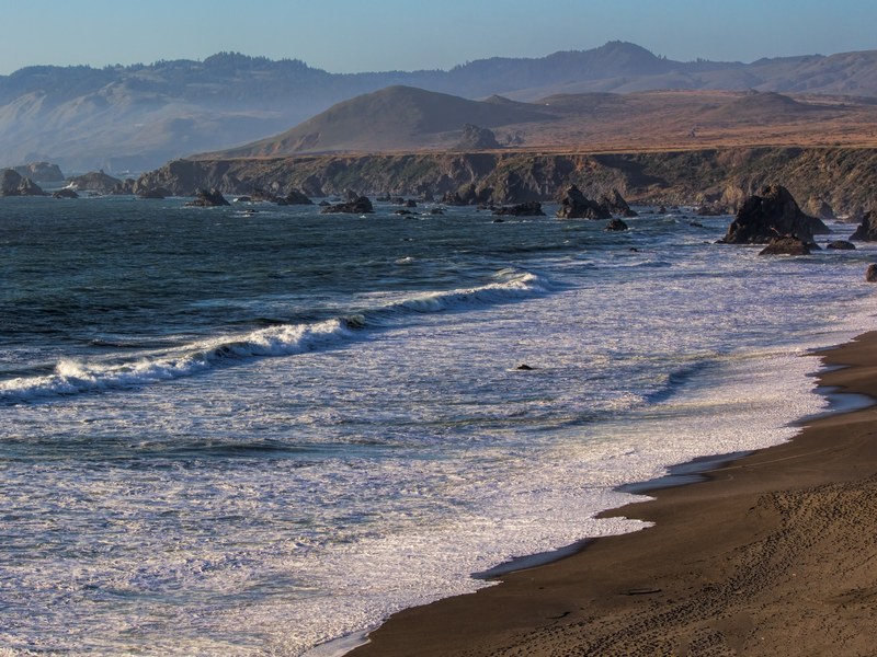water tide of ocean wash up against beach shore, ocean arriving beach shore 4k