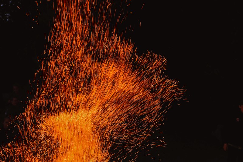 sparks flying at night in dunedin, dunedin sparks 4k
