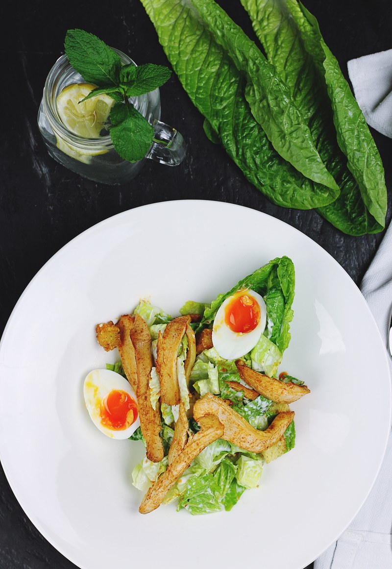 salad with sauteed chicken soft boiled eggs and lettuce, chicken and egg salad 4k
