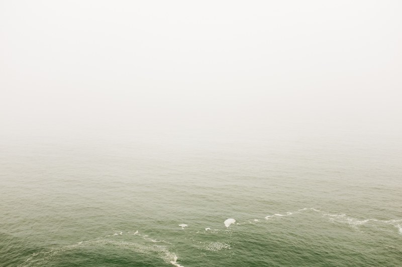 hazy fog over green sea waters, hazy ocean waters 4k