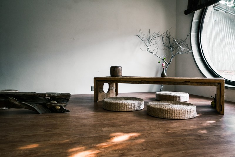 home decor table and plant 4k