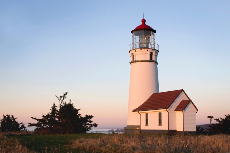 lighthouse beacon structure and ocean 4k