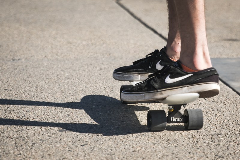 skating along the santa monica boulevard 4k