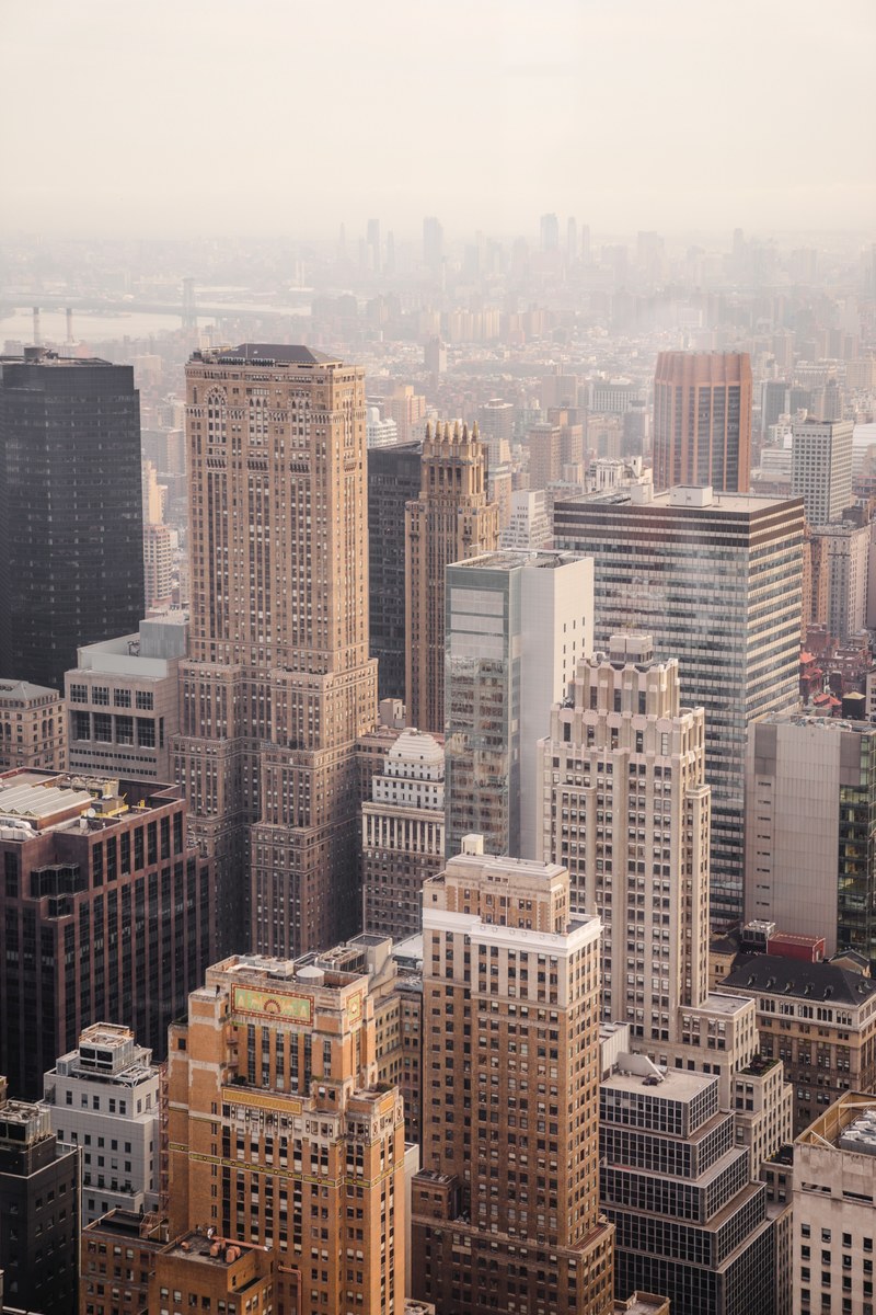 the skyline of a city downtown on a cloudy day, cloudy downtown 4k