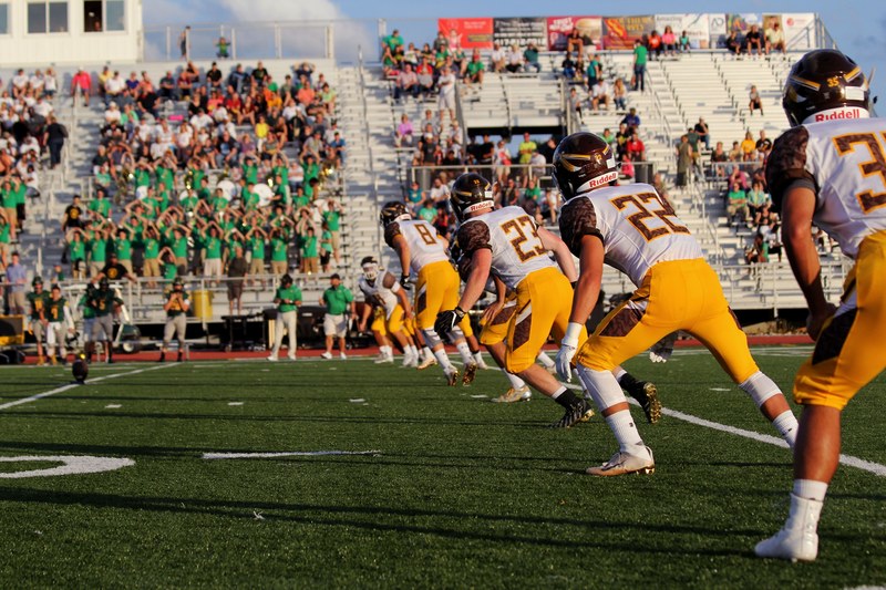 playing football at jfk stadium in philadelphia, sport football quarterback and pitch 4k