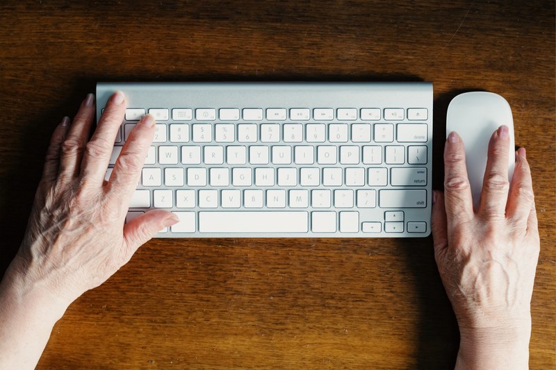 keyboard hands mouse and elderly 4k