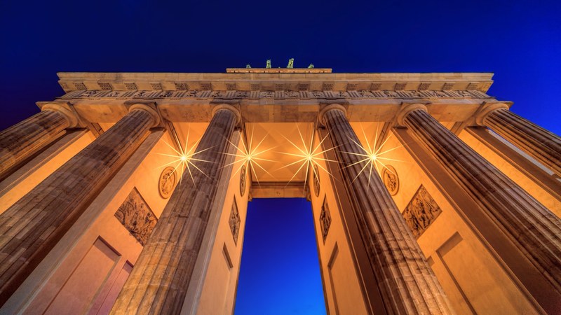 building structure architecture and columns 4k