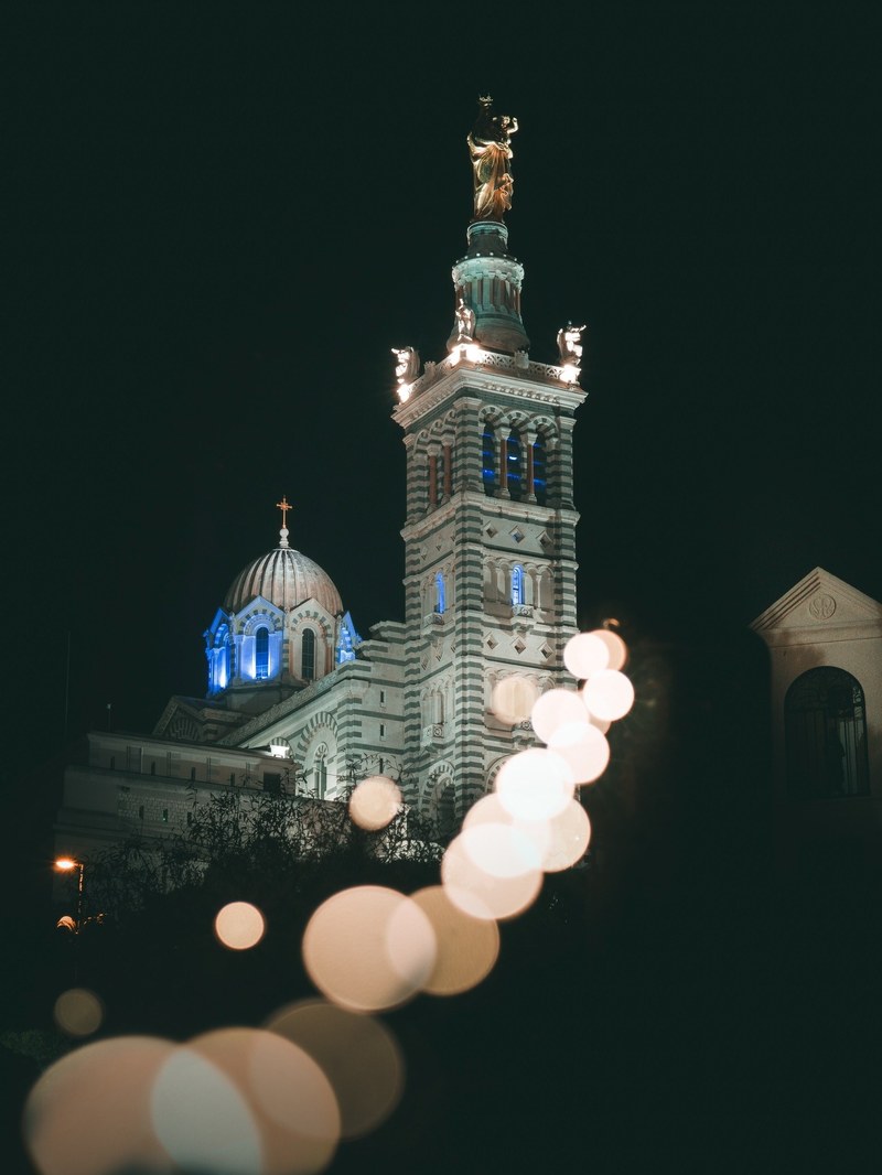night near the notre dame de la guard 4k