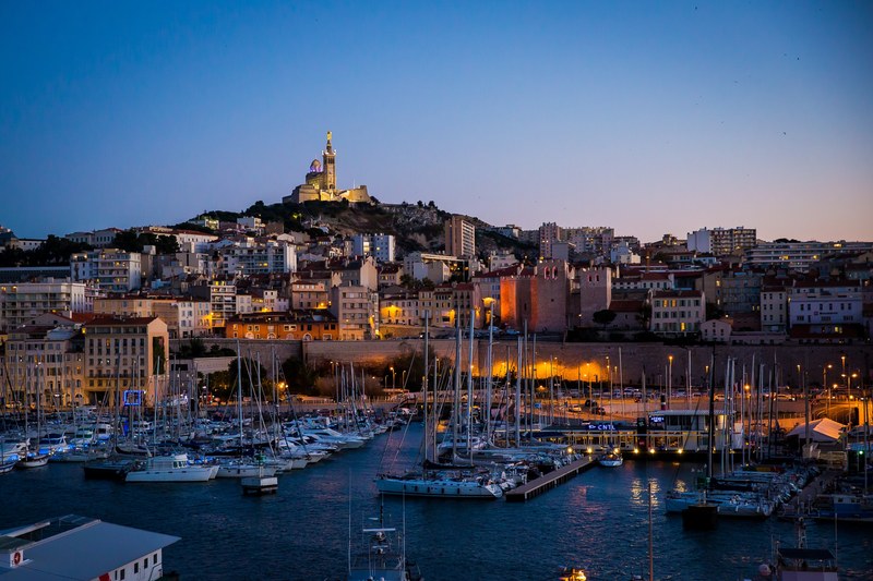 the night falls on marseille 4k