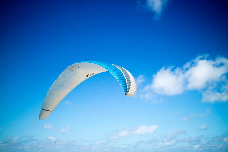paragliding parachute sky and cloud 4k