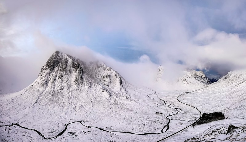 a snowy mountain valley in glencoe, white mountain valley 4k