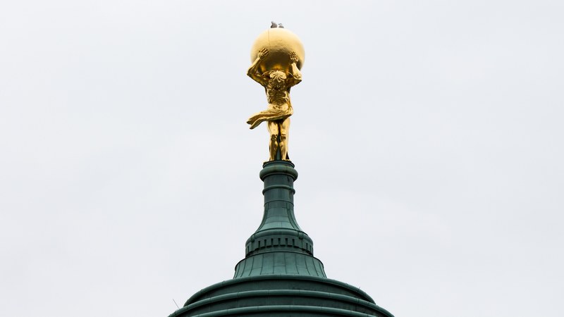 monument bird statue and atla 4k