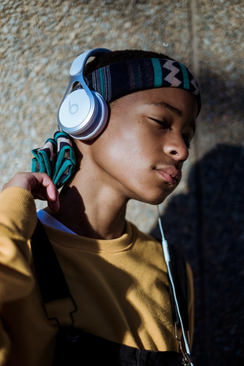 a person in a headwrap listens to music on white beats by dre headphones, beats by dre headphones 4k