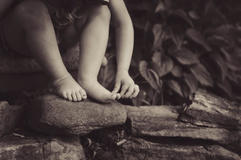 rock hand child and toddler 4k