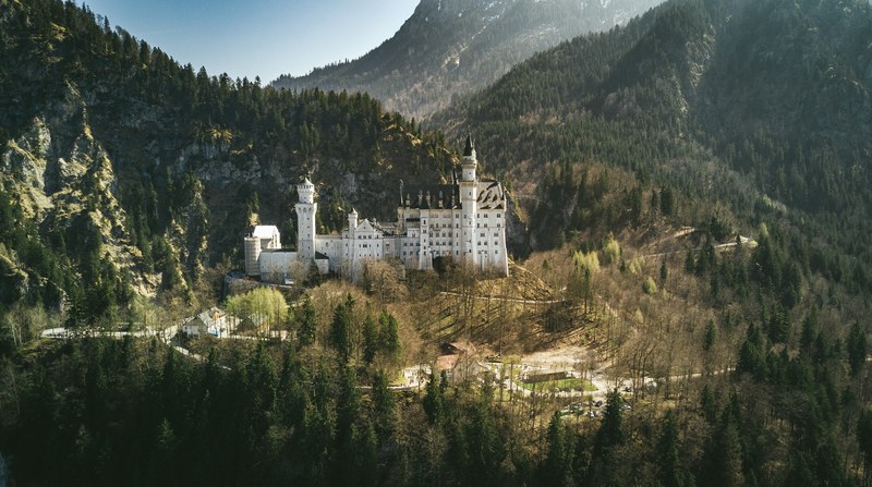 view of the magnificent neuschwanstein castle on a sunny day, neuschwanstein 4k