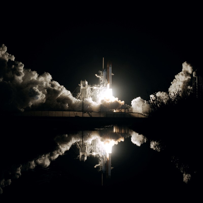 space rocket launch and reflection hd, 4k